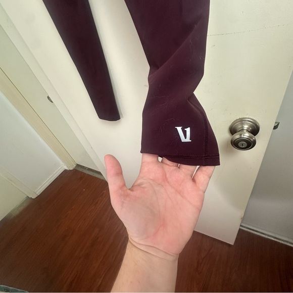 Vuori Dark Purple Performance Activewear Leggings With Back Zipper Pocket M/L? - Picture 5 of 12